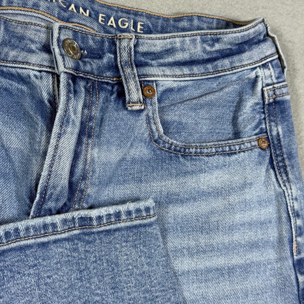 American Eagle Mom Jeans Light Wash Distressed Ripped High Waisted Denim Women 4